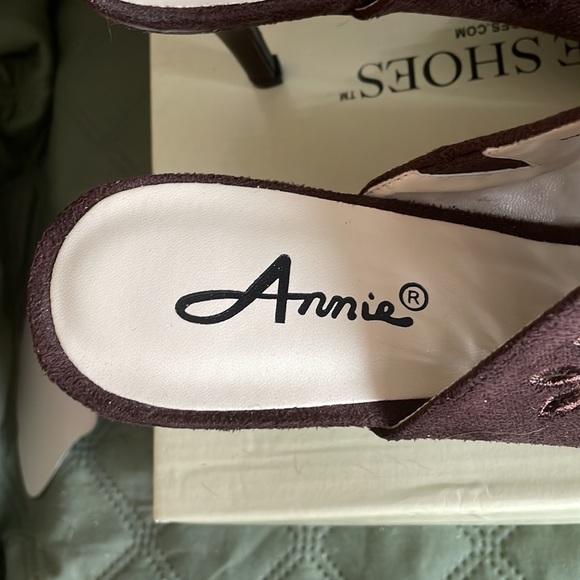 Sz 11M Annie’s Shoes (Lizzie) Brown Faux Suede - Picture 2 of 5